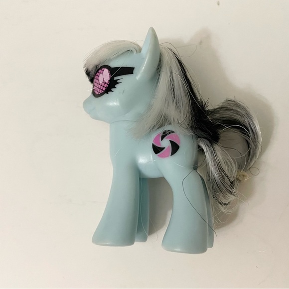 My Little Pony Mania Photo Finish Figure MLP Toys R Us Exclusive - Picture 3 of 15